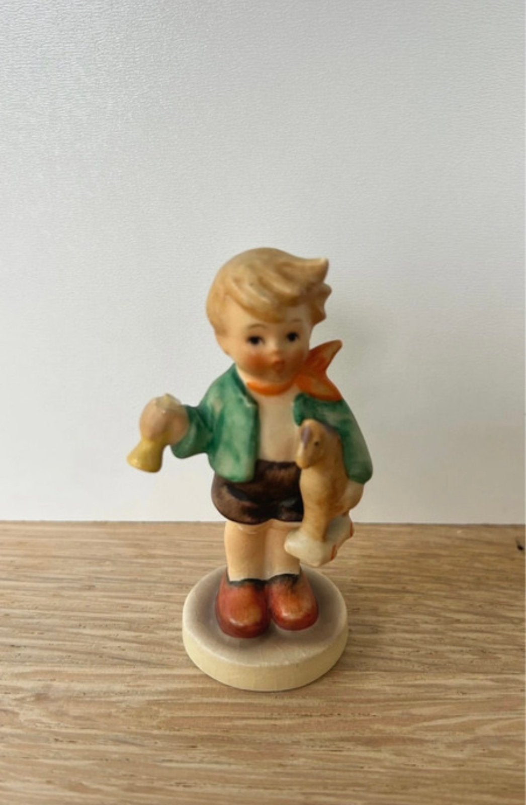 Goebel  Hummel 239/C Jongen met hobbelpaard 1967 beschadigd, Verzamelen, Ophalen of Verzenden, Gebruikt, Hummel