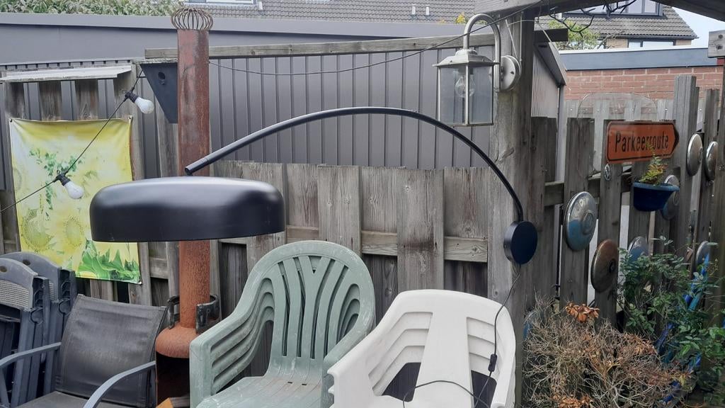 Zwarte booglamp met grote kap - Modern design, Huis en Inrichting, Lampen | Vloerlampen, Gebruikt, Ophalen of Verzenden, Metaal