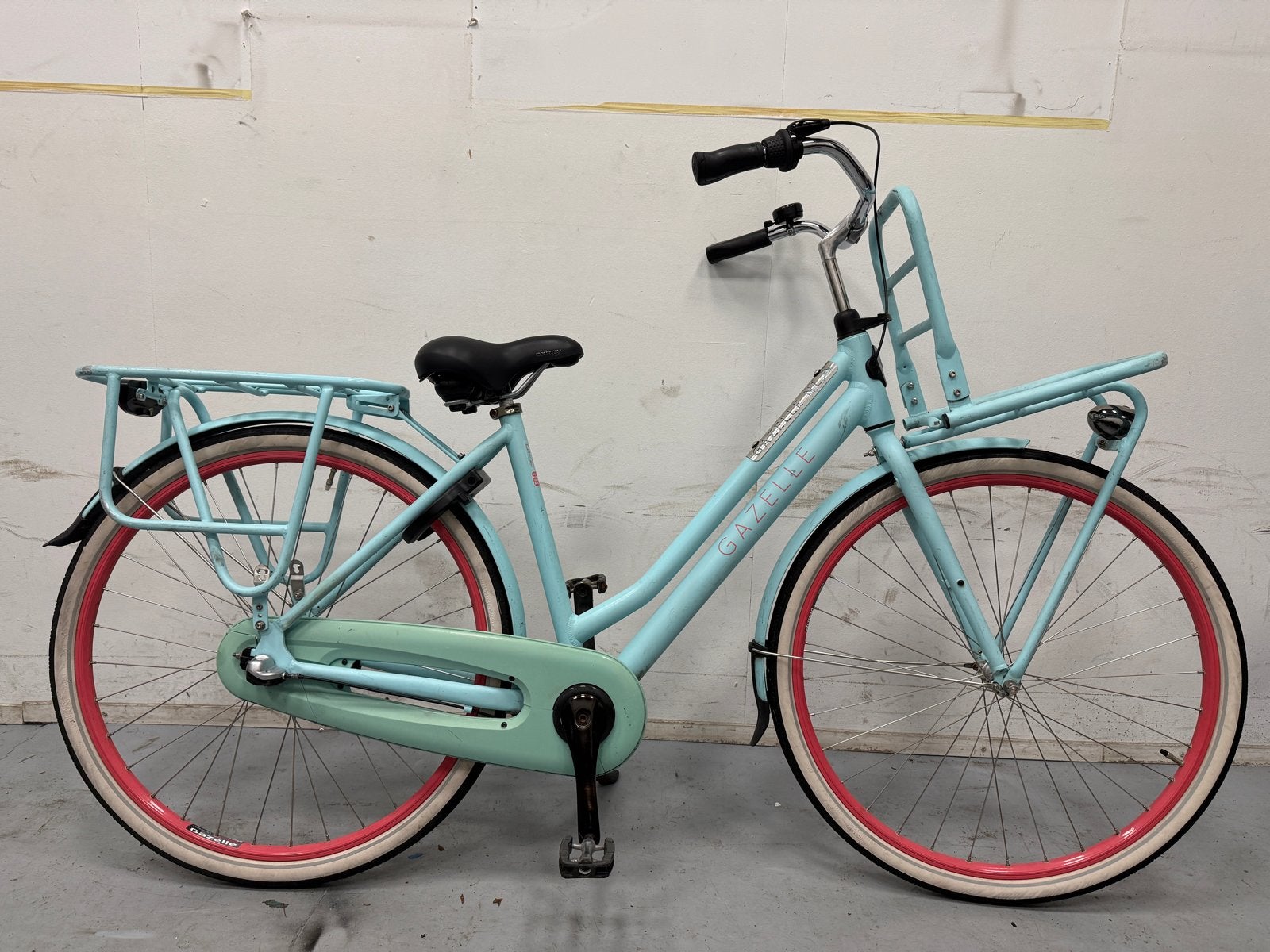 Nette Gazelle  - Lichtblauw met Roze Velgen, 26 inch of meer, Terugtraprem, Gebruikt, Versnellingen