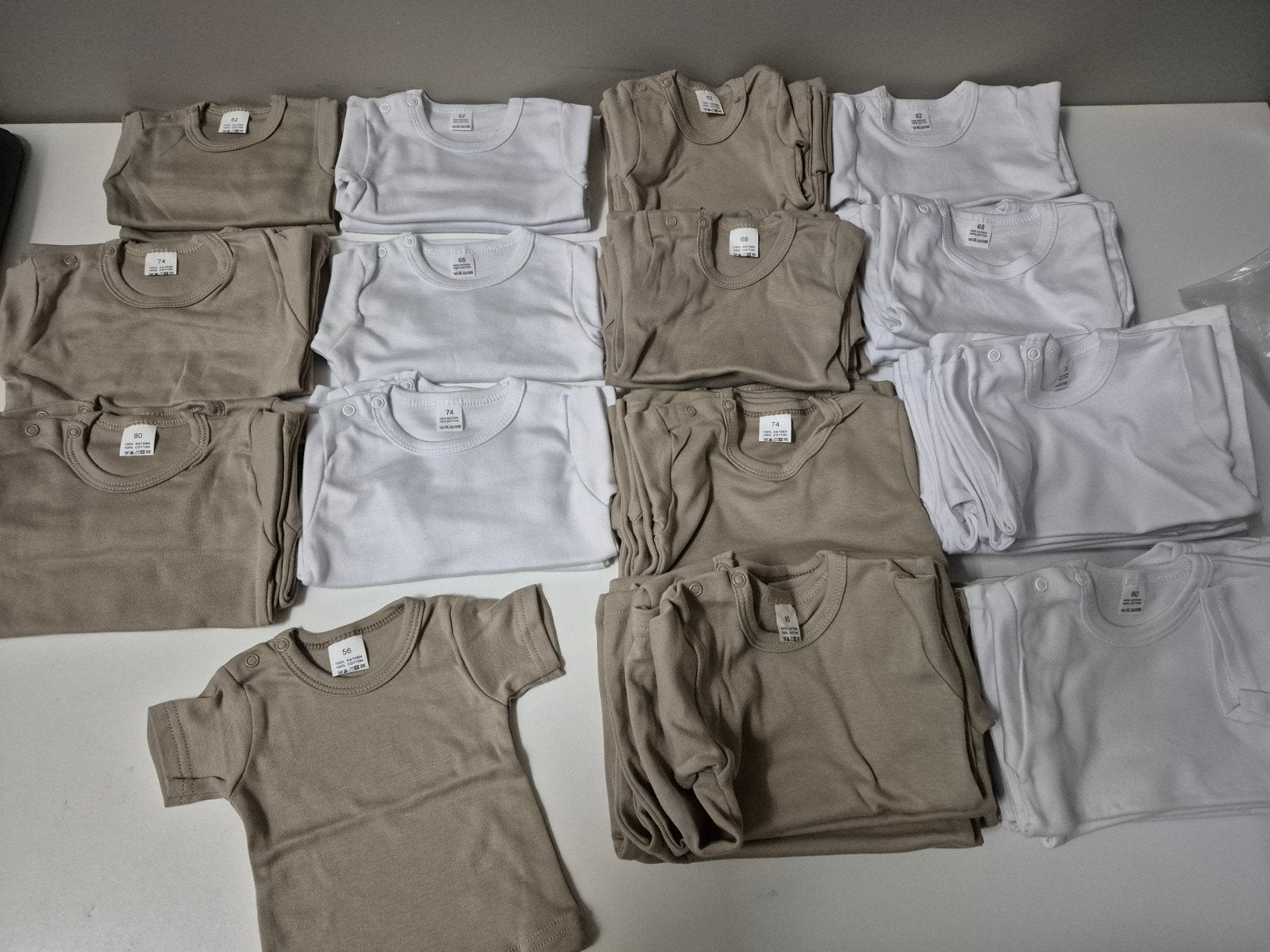 Partij van 62 T-shirts maten 56-80 wit/zand,, Ophalen of Verzenden, Nieuw, Onbekend, Jongetje of Meisje