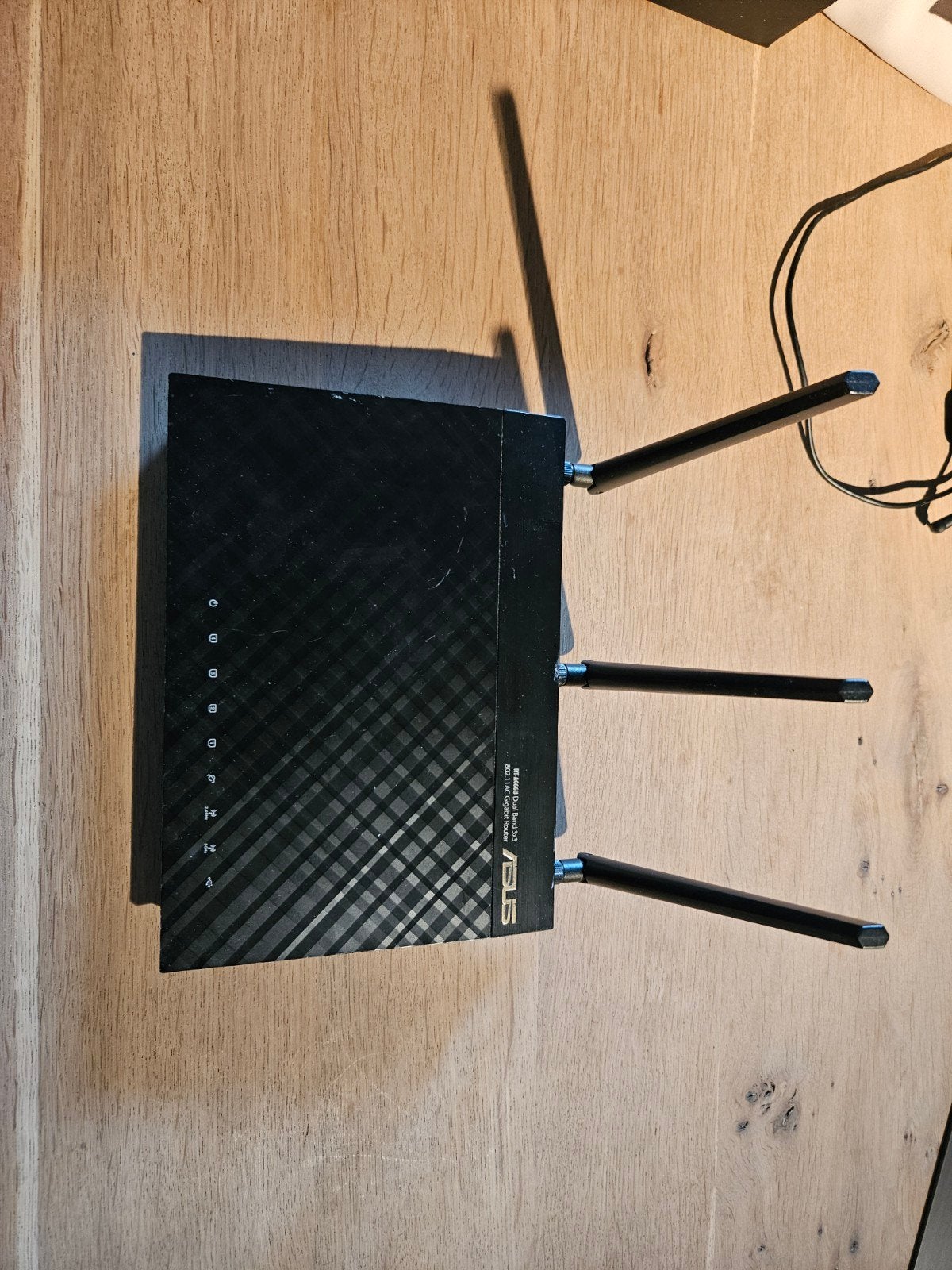 2x Asus Routers: RT-AC68U en TUF Gaming AX3000 V2, Computers en Software, Routers en Modems, Ophalen