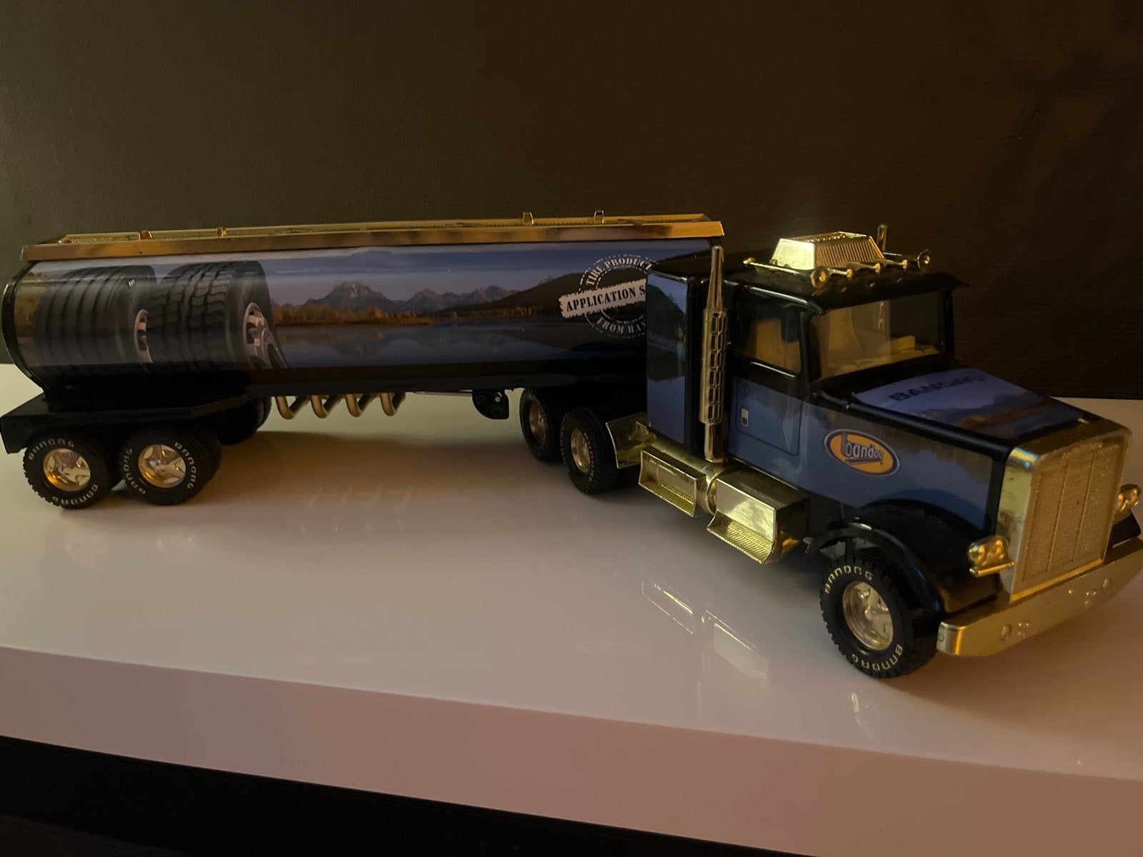 Modelvrachtwagen met tankoplegger - Bandag, Overige merken, 1:32 tot 1:50, Ophalen of Verzenden, Zo goed als nieuw