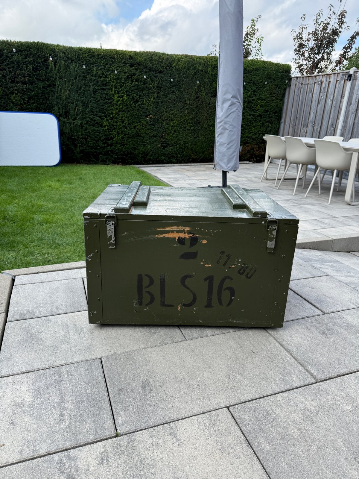Vintage militaire kist - VEB Narva Leuchtenbau Leipzig, Ophalen