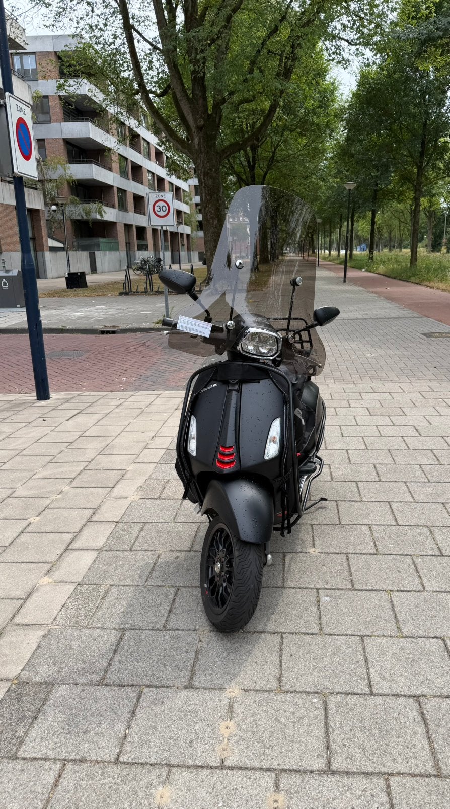 Vespa sprint mat zwart 2021, Fietsen en Brommers, Scooters | Vespa, Ophalen, Zo goed als nieuw, Benzine, Vespa S
