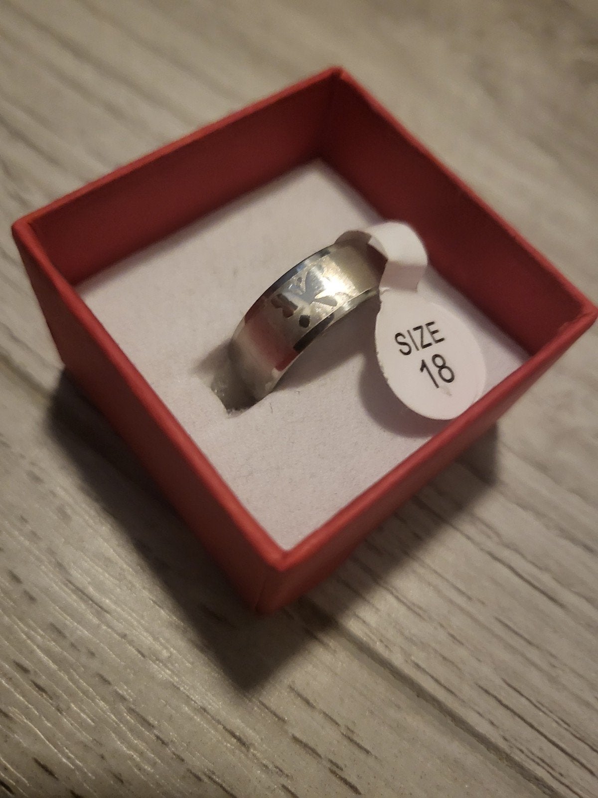 Nieuwe zilverkleurige ring met vlinder, maat 18, 18 tot 19, IJzer of Staal, Nieuw, Ophalen of Verzenden