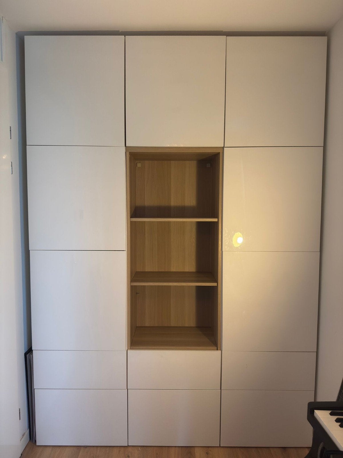 IKEA BESTA kast hoogglans wit met eiken open vak, Ophalen, Met deur(en), Modern, Scandinavisch, 200 cm of meer