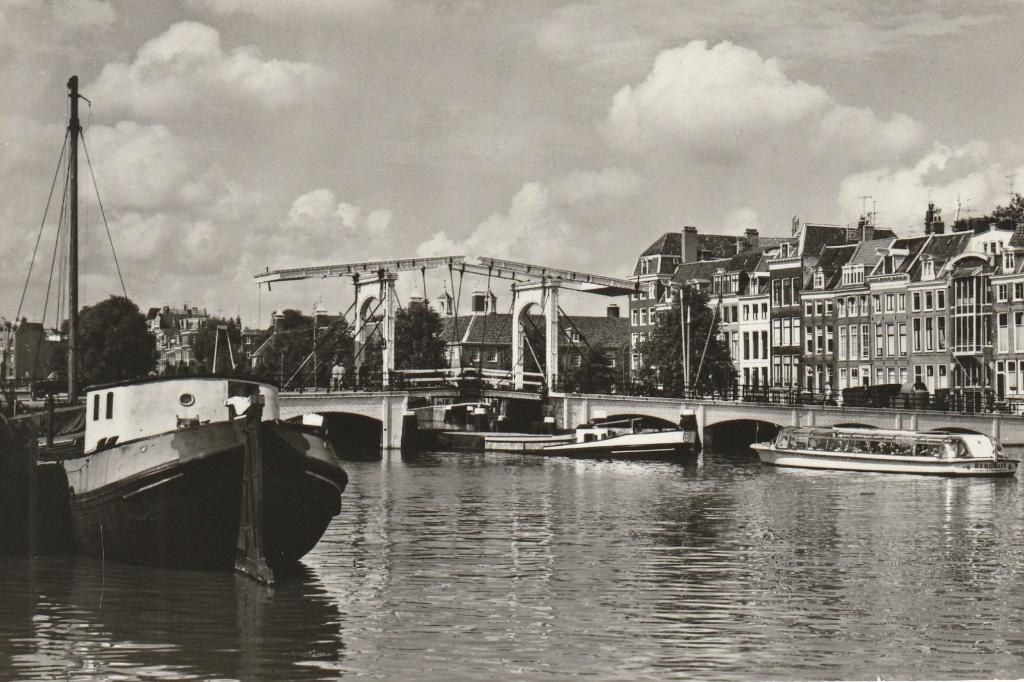 Ansichtkaart Amsterdam Magere brug over de Amstel (7), Ophalen of Verzenden, Ongelopen, Noord-Holland