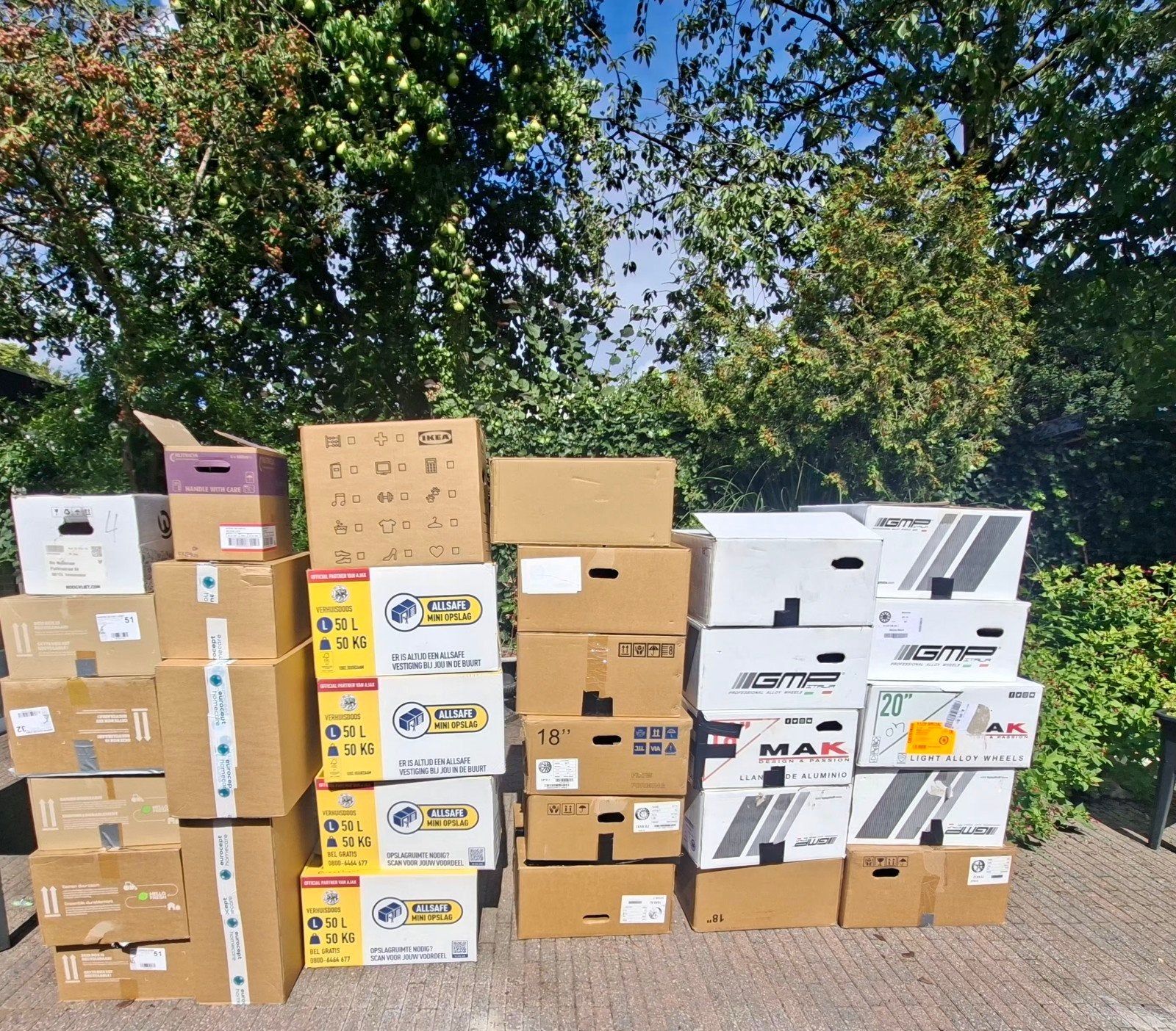 31 gebruikte  verhuisdozen: 15 dubbelwandig, 16 enkelwandig, Ophalen, 40 tot 60 cm, 50 tot 75 cm, 35 tot 50 cm
