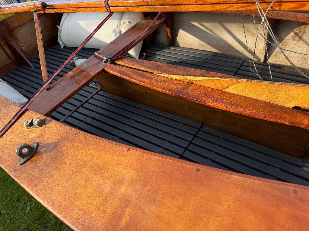 Houten zeilboot compleet incl. trailer 100 euro., Ophalen, Gebruikt, Overige typen, Zeilboot
