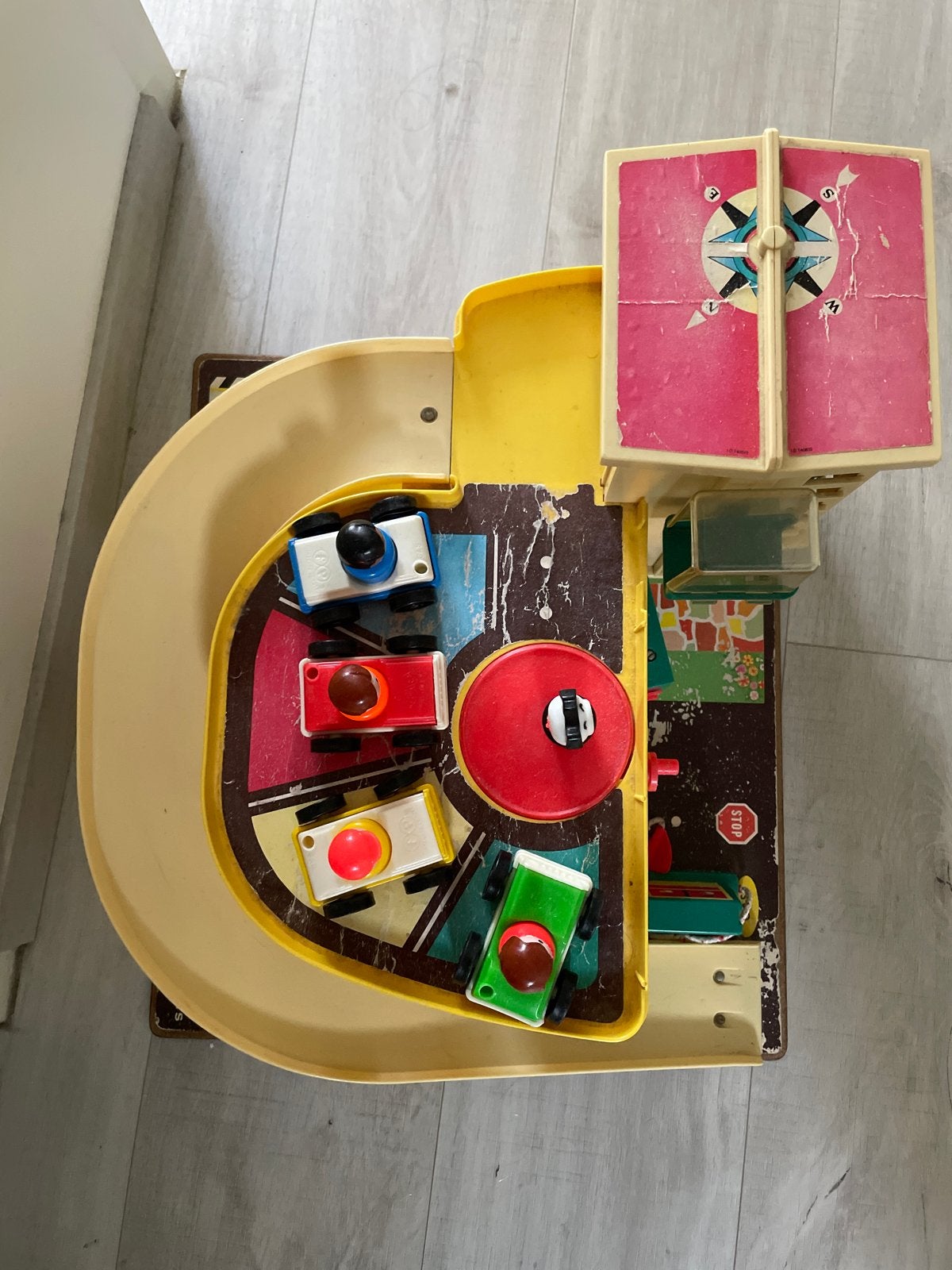 Vintage Fisher-Price Parking Garage Speelset met Auto's, Kinderen en Baby's, Speelgoed | Fisher-Price, Ophalen, Gebruikt, Speelset
