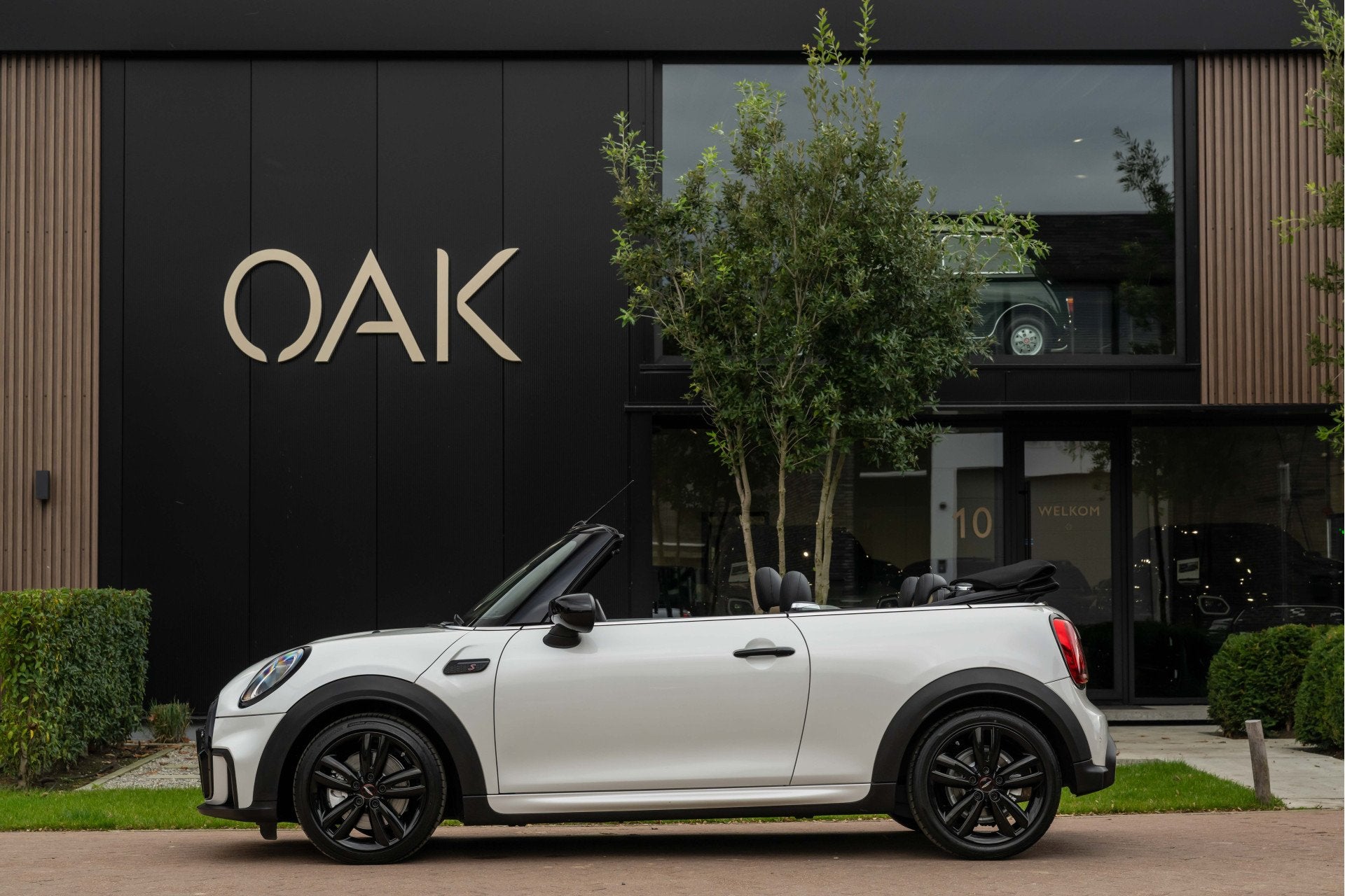 MINI Cabrio 2.0 Cooper S F1 Aut. | JCW-Trim | Navi | Leder |