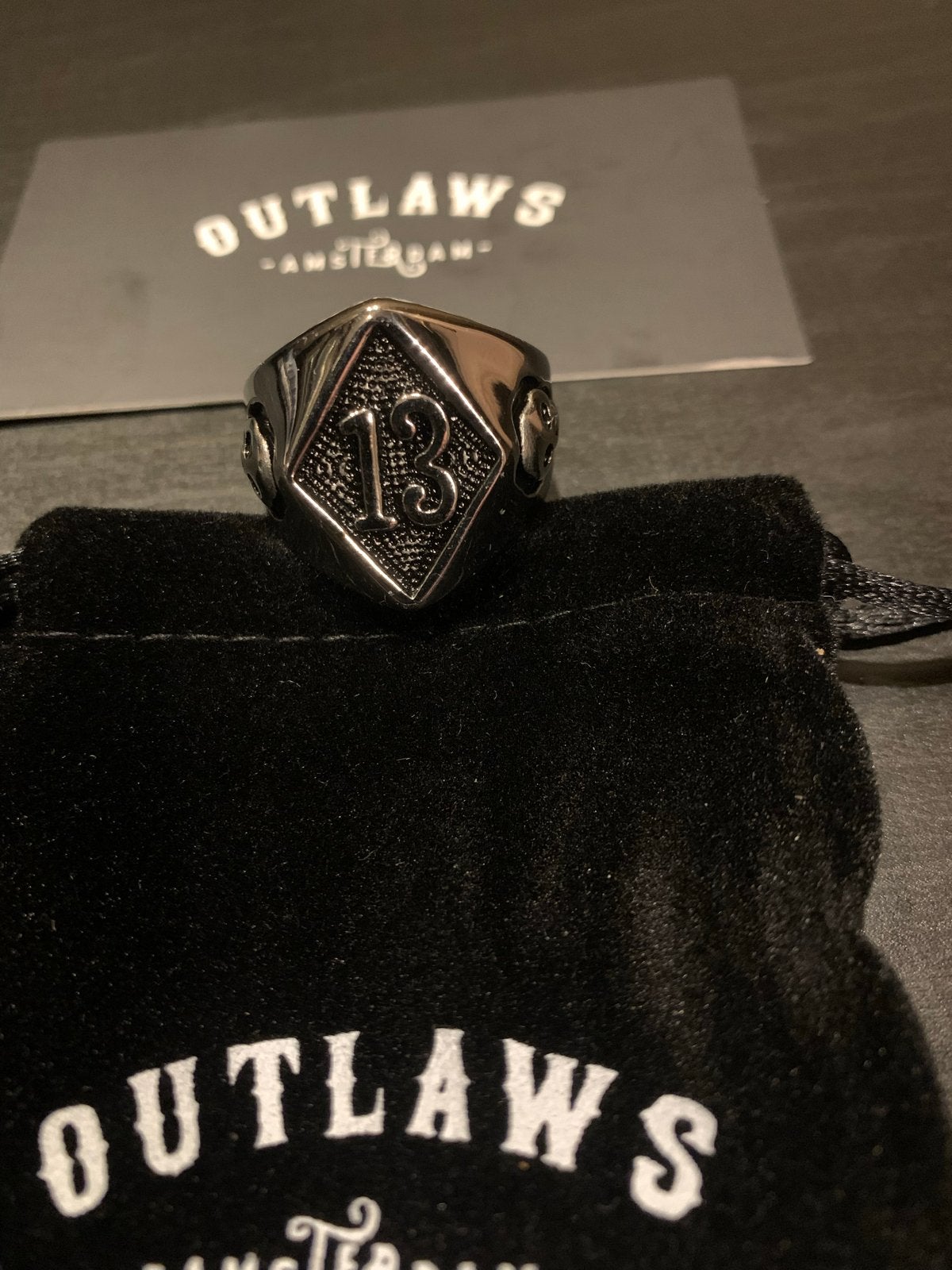 Outlaws Amsterdam Harley Davidson RVS ring met nr 13 en skul, Sieraden, Tassen en Uiterlijk, Ringen, Gebruikt, 20 of groter, IJzer of Staal