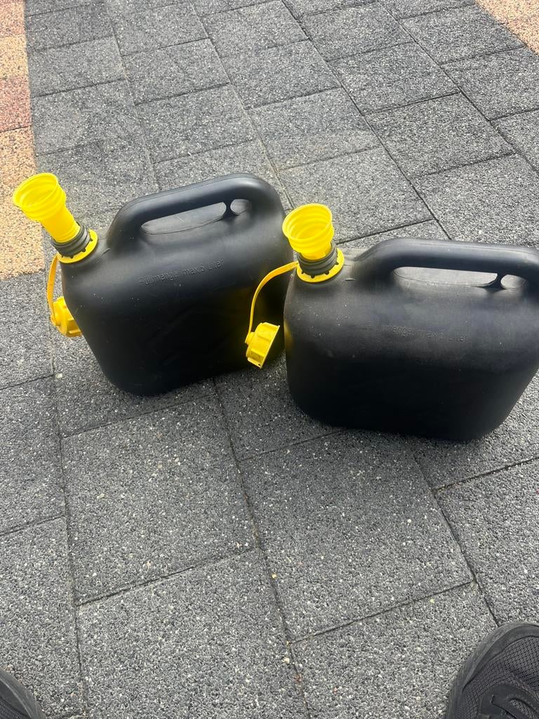 2 jerrycans 5 liter, Motoren, Ophalen, Zo goed als nieuw