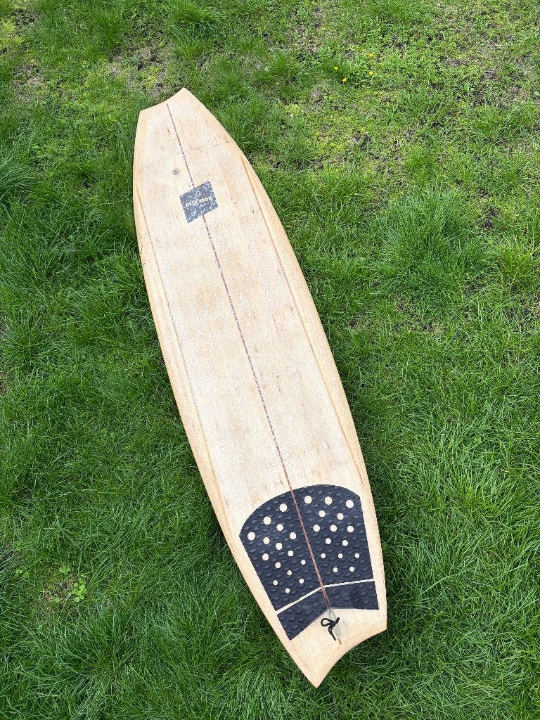 Surfboard 6'10" Asymmetrisch Full Balsa - Ollywood, Watersport en Boten, Ophalen, Zo goed als nieuw, Shortboard, Met vinnen