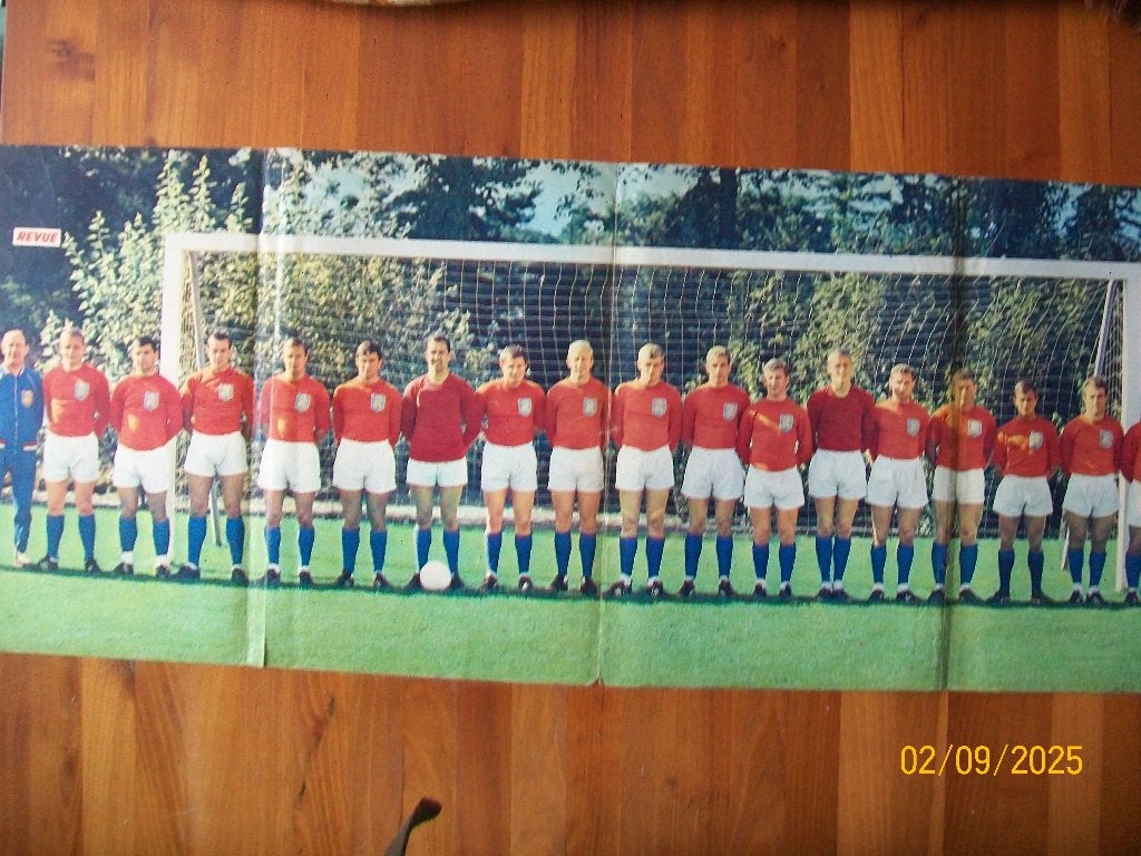 Nederlands Elftal uitklapposter Revue seizoen 1965-1966, Verzenden, Gebruikt, Poster, Plaatje of Sticker