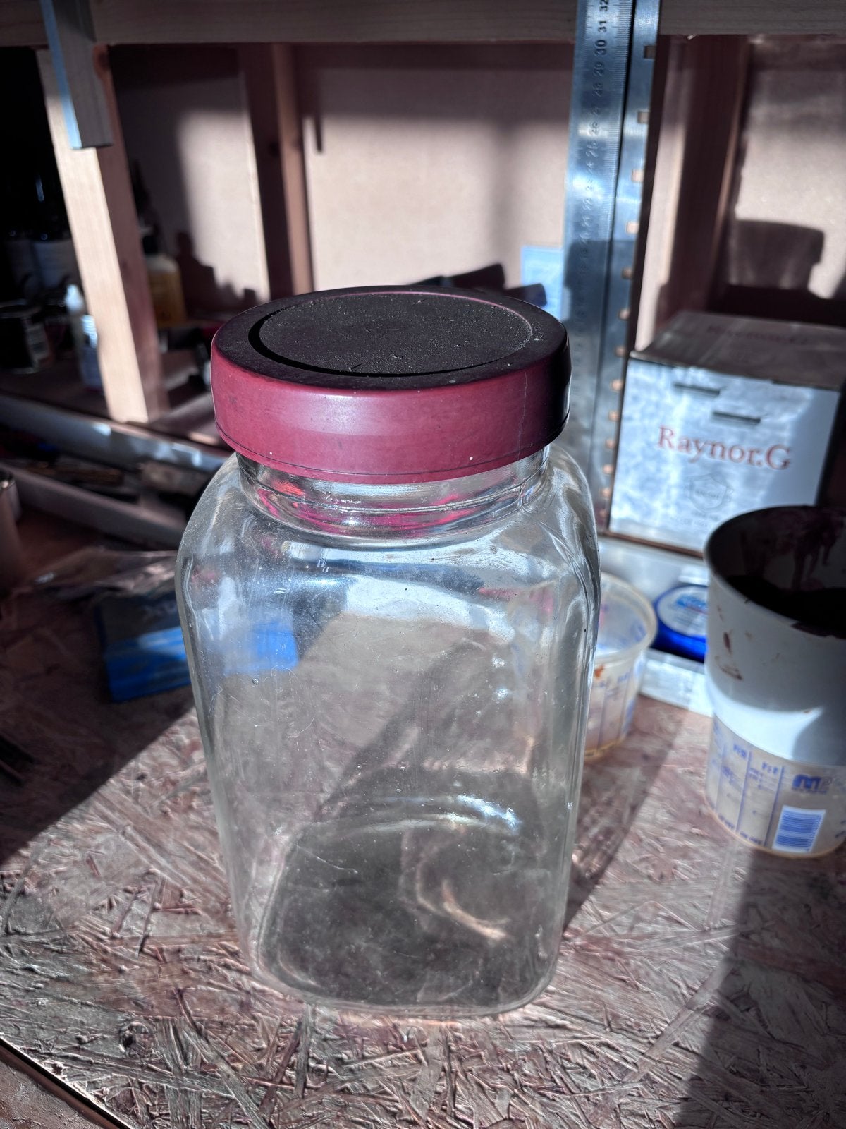 Oude glazen winkelpot met rode bakelieten deksel, Ophalen, Gebruikt