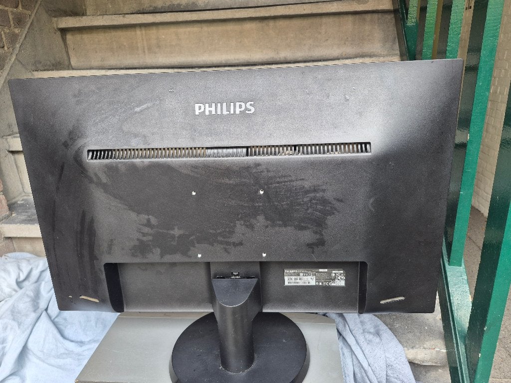 Foto 4 van Philips 273V5L monitor, uit februari 2014.