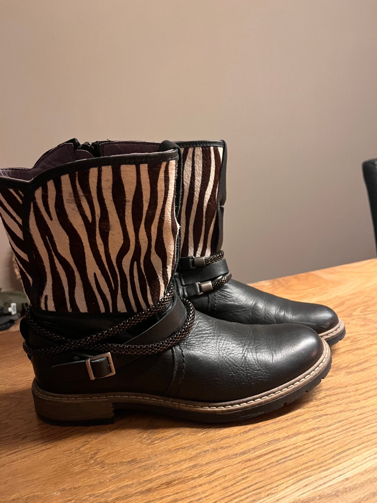 ZGAN Red Rag leren laars maat 40 zwart zebra, Meisje, Ophalen of Verzenden, Laarzen, Zo goed als nieuw