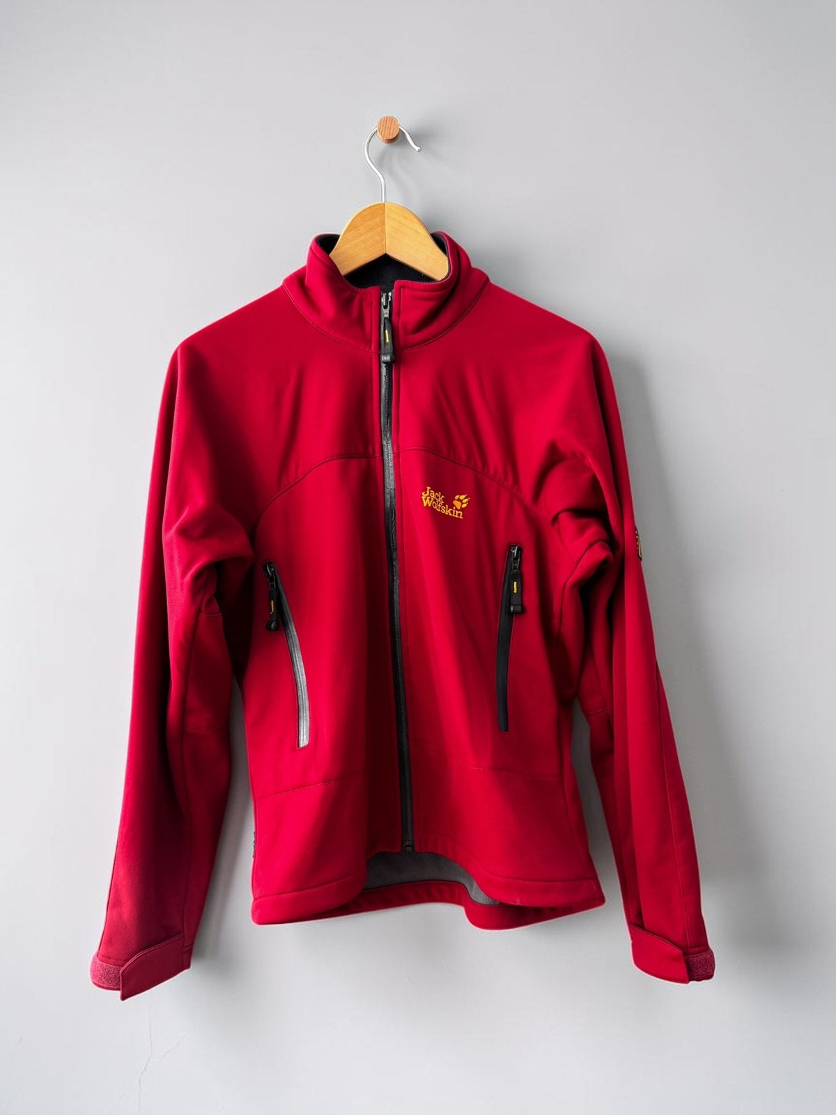 Jack Wolfskin rood softshell jack jas zwart maat M medium 38, Ophalen of Verzenden, Zo goed als nieuw, Maat 38/40 (M), Rood