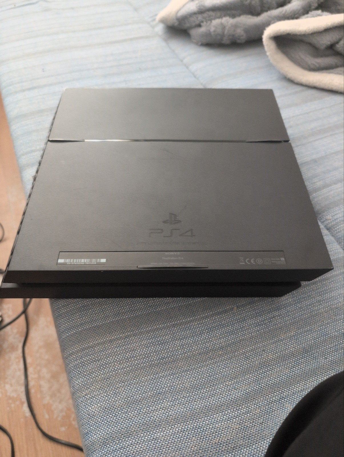 PS4 met doos, controller, kabels en twee spellen, Ophalen of Verzenden