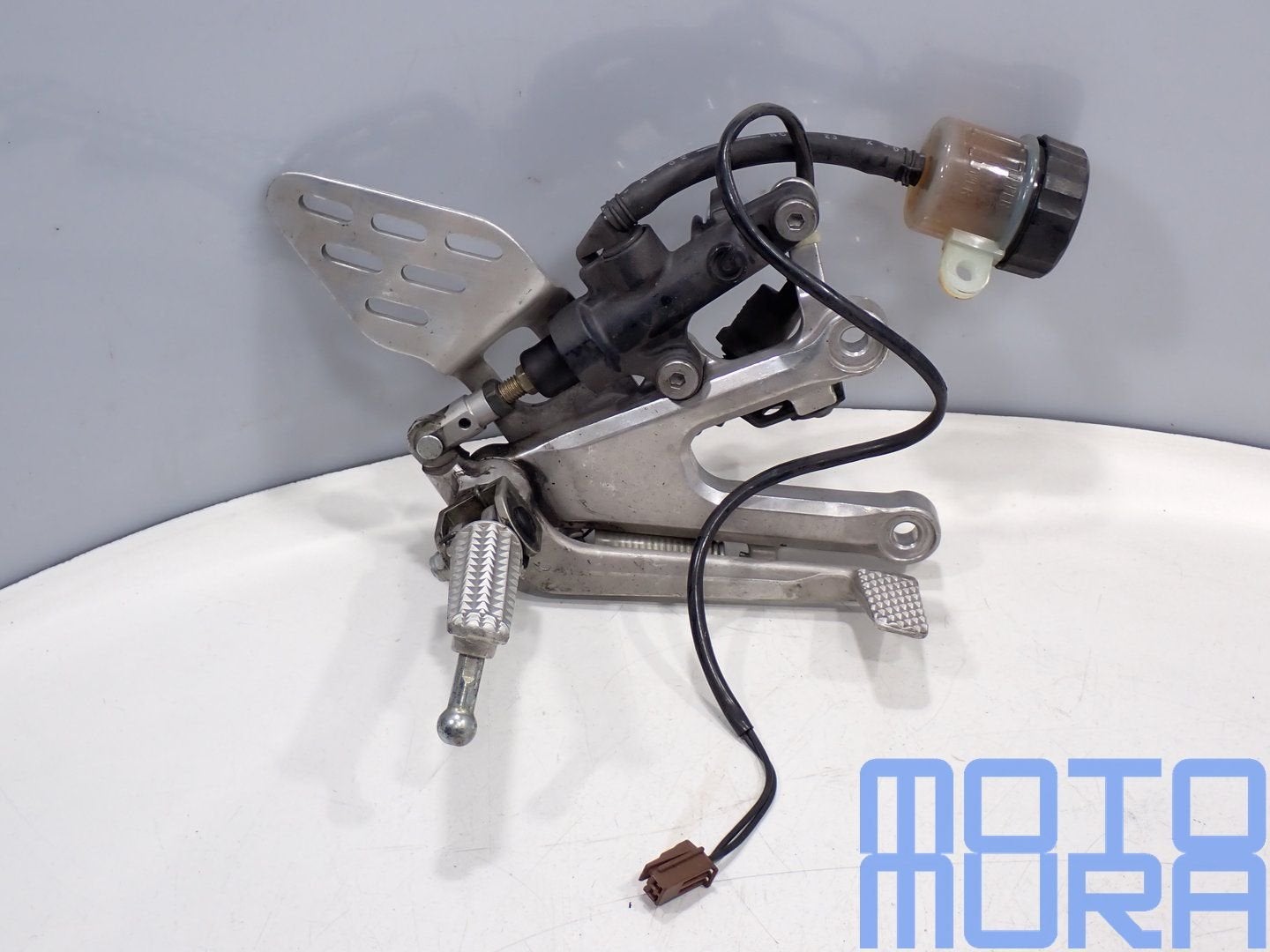 Schetsplaat rechts voetsteun Yamaha R6 2003 - 2004 - 2005 RJ, Motoren, Onderdelen | Yamaha, Gebruikt, -, -, Ophalen of Verzenden