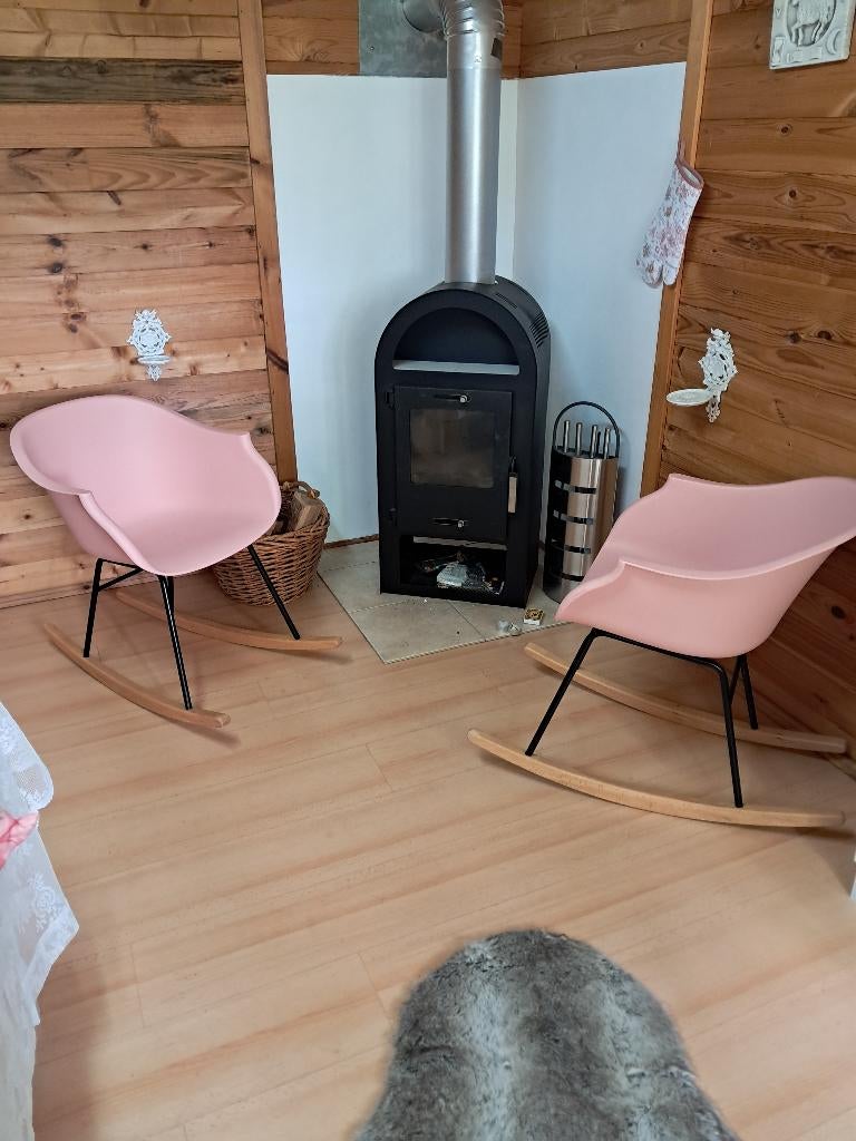 Twee roze kunststof schommelstoelen, kuipstoelen, Huis en Inrichting, Ophalen, Kunststof, Twee, Overige kleuren