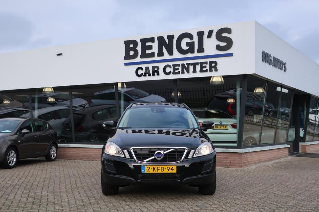 Volvo XC60 2.0 D3 Momentum LED_ADAP-CRUIS_BLIZ_PDC V+A_LIJNA, Auto's, Volvo, Gebruikt, Zwart, 1984 cc, Zwart