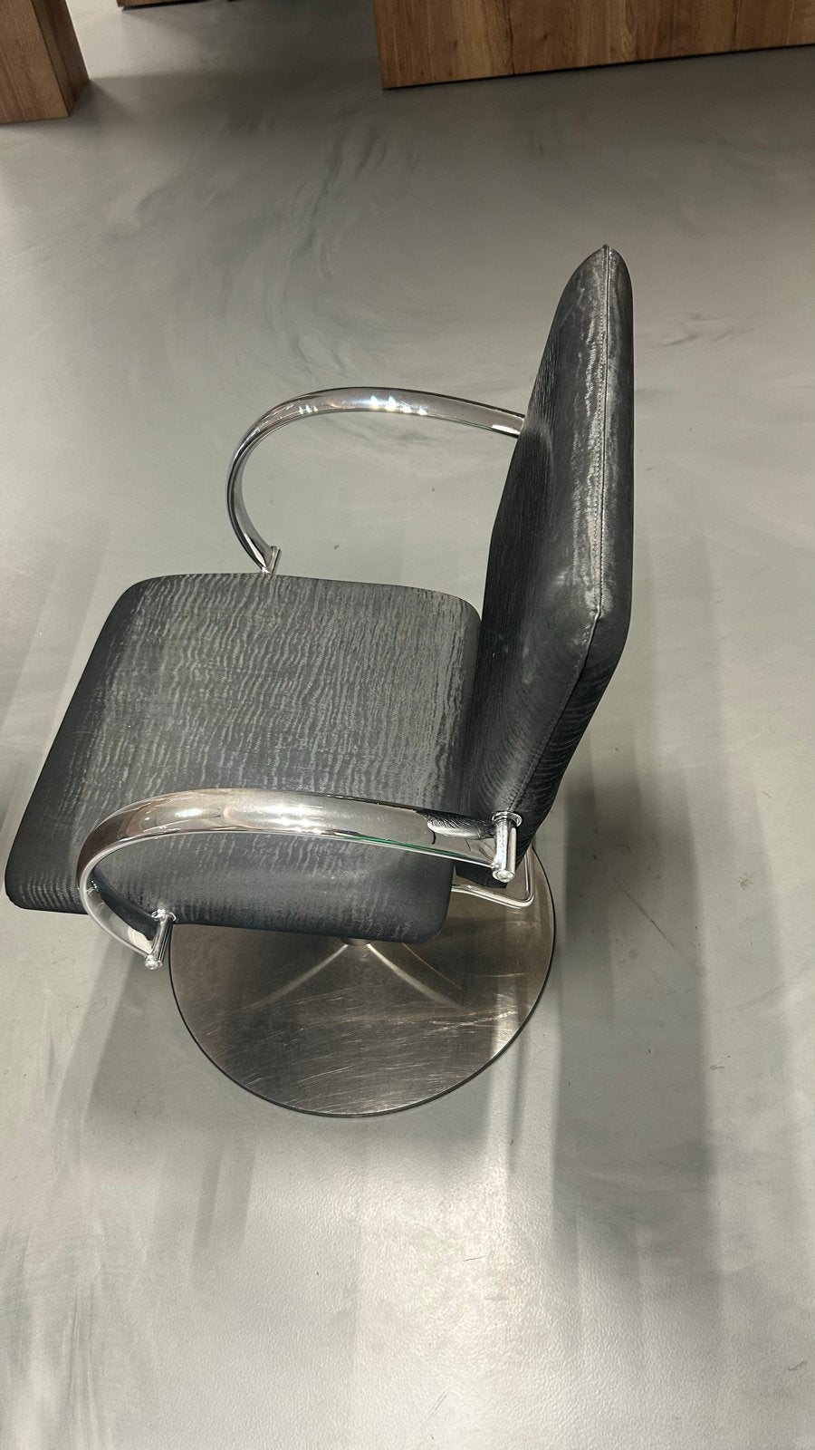 8 stuks Luxe Kappersstoelen antraciet merk luca rossini, Huis en Inrichting, Stoelen, Ophalen, Gebruikt, Zwart, Metaal