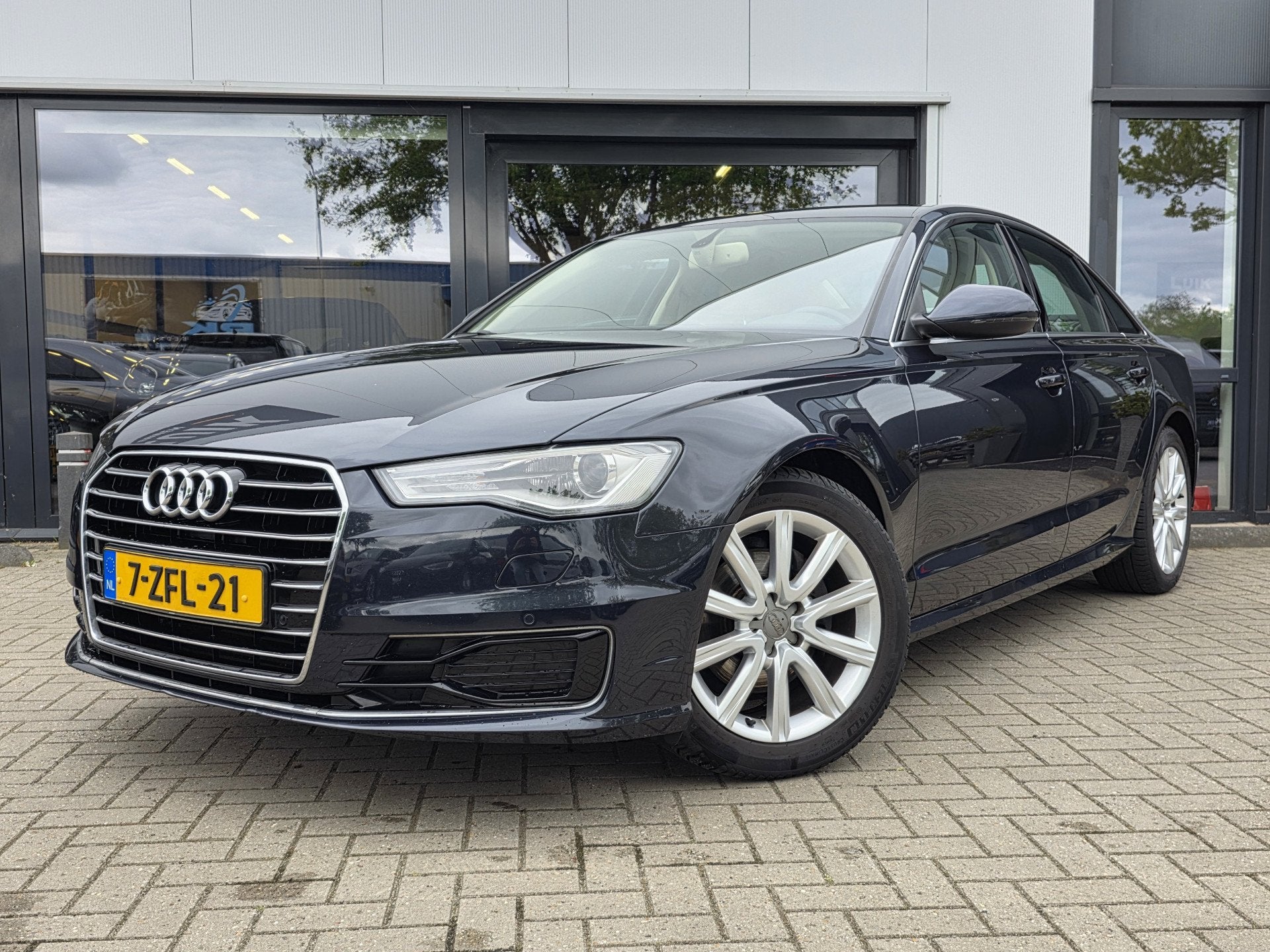 Audi A6 Limousine 1.8 TFSI ultra Premium Edition + BOSE + VO, Auto's, Audi, Gebruikt, Euro 6, Blauw, Grijs