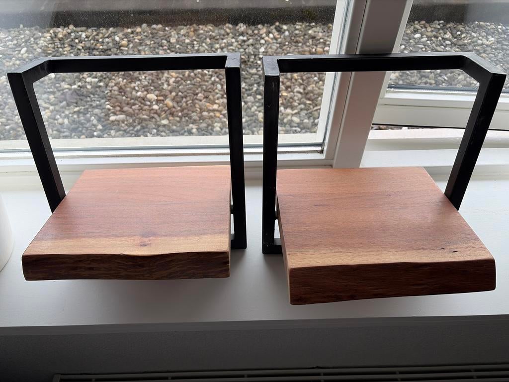 Set van 2 massief houten wandplanken met stalen frame, Ophalen, Zo goed als nieuw