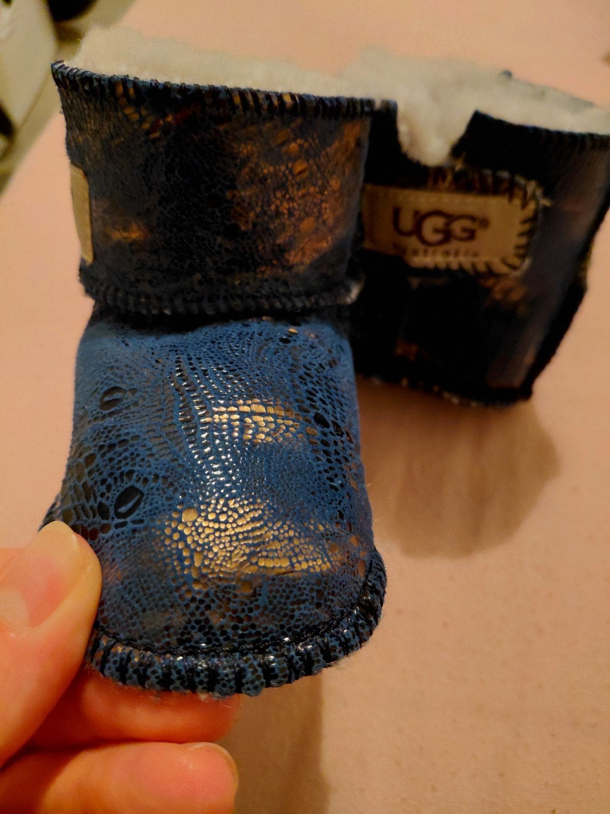 UGG babyslofjes blauw met goud, Ophalen, Nieuw, UGG, Meisje