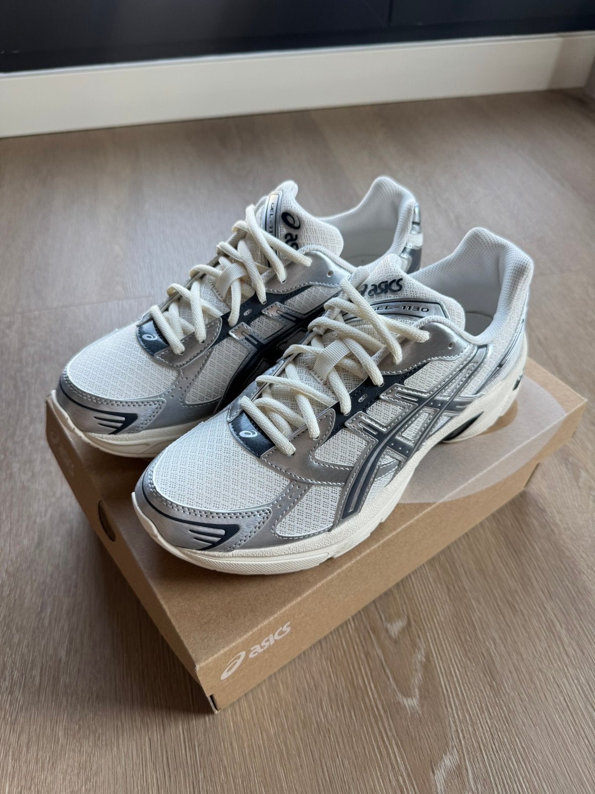 Asics gel 1130 cream carrier grey 42, Overige kleuren, Nieuw, Ophalen of Verzenden, Sneakers of Gympen