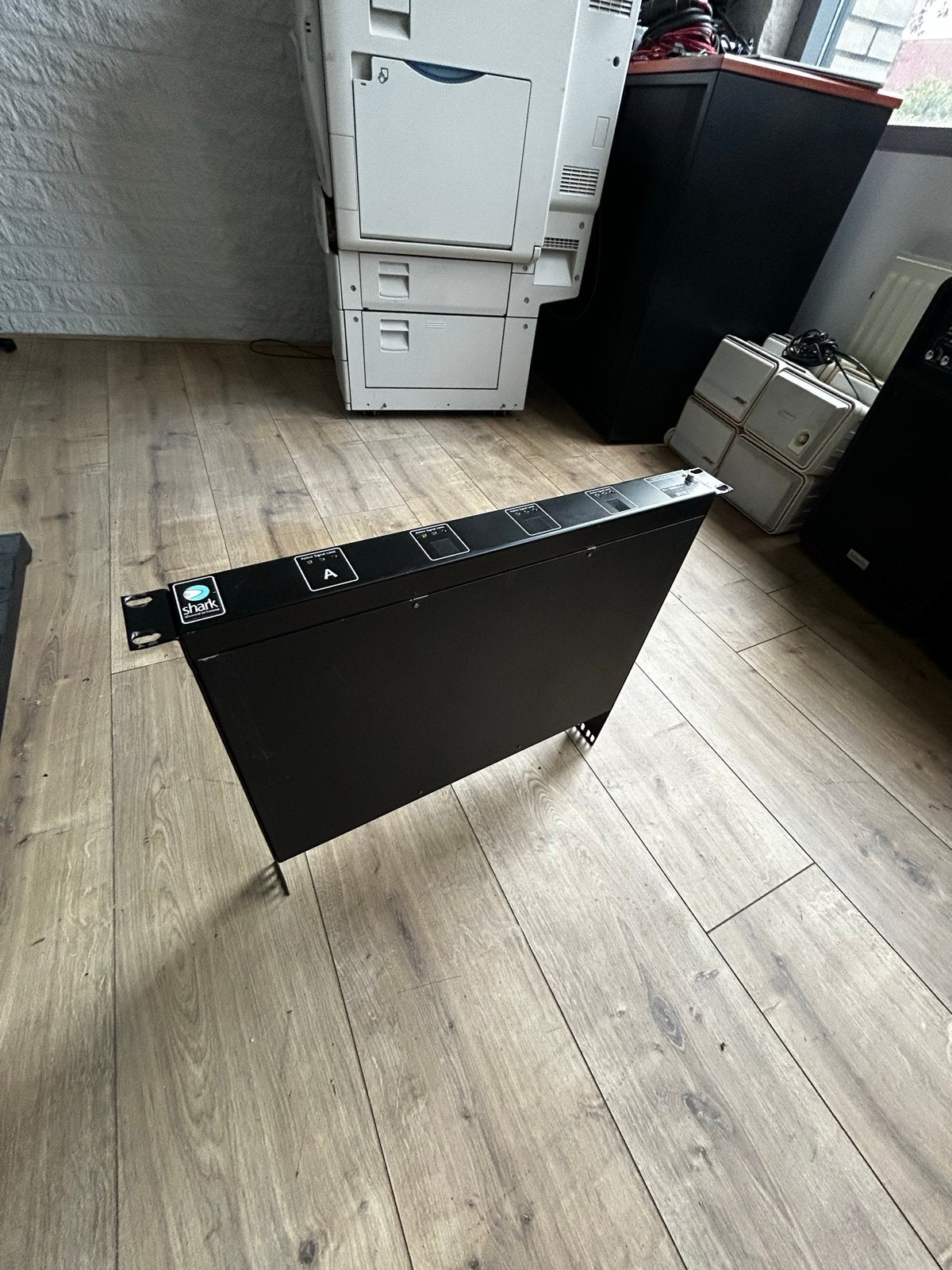 Shark Controller 404 - 4-kanaals PA-controller, Audio, Gebruikt, Stevinstraat 2A, 1704 RN Heerhugowaard, Ophalen of Verzenden
