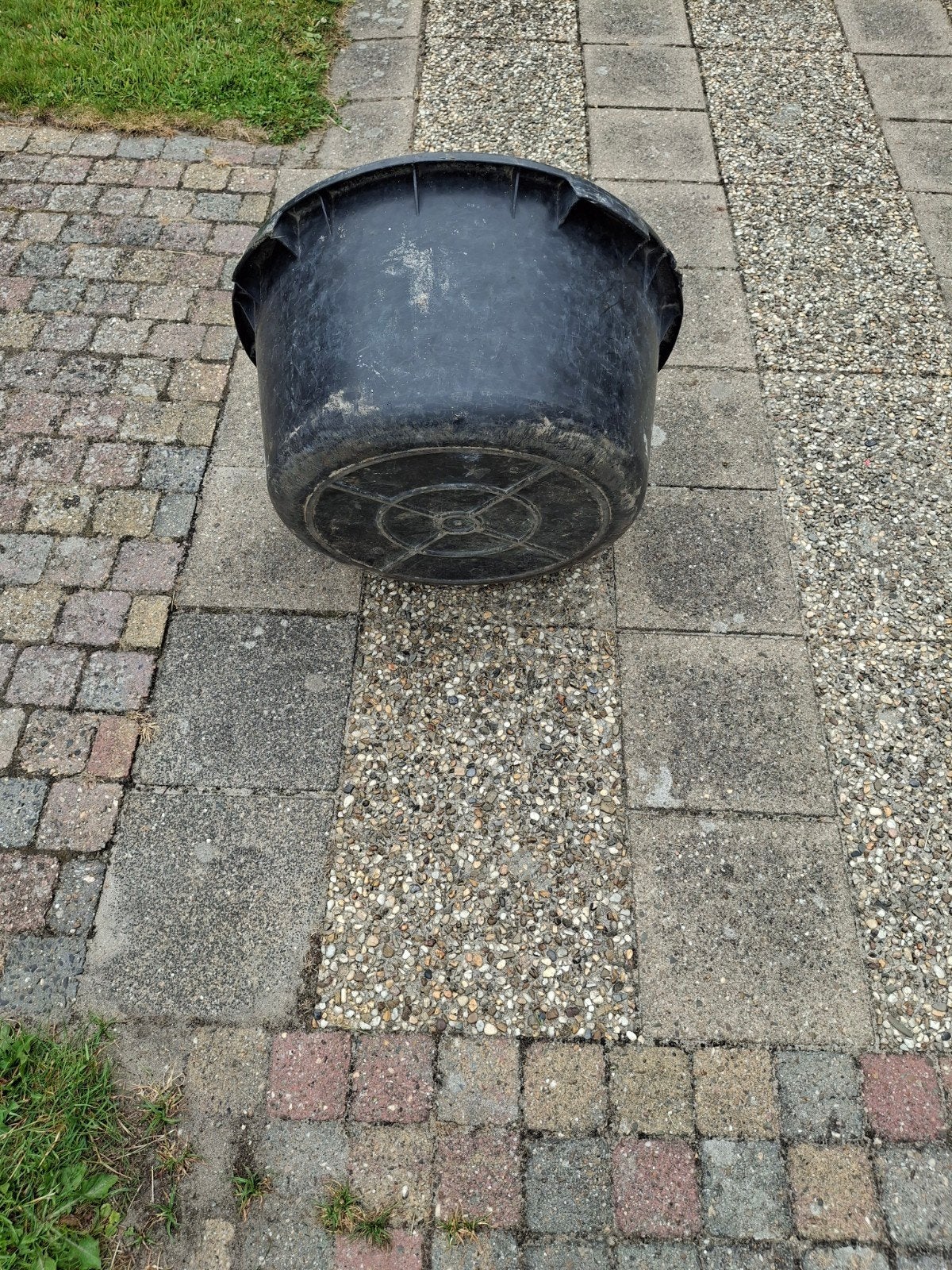 Grote zwarte kunststof plantenbak/kuip, Ophalen, Kunststof, Gebruikt, Rond