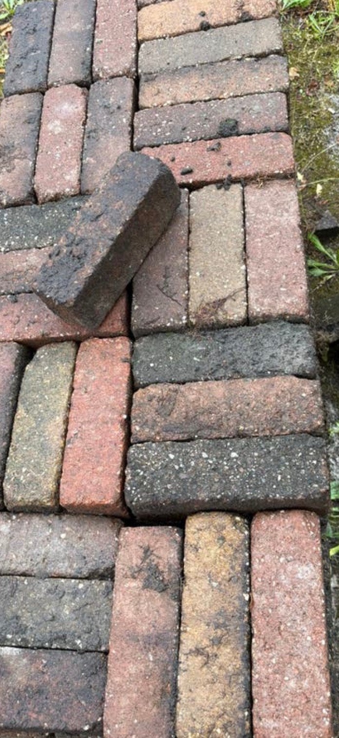 Gratis af te halen klinkers voor pad of puin 287 stuks, Ophalen, Gebruikt, Beton, Klinkers