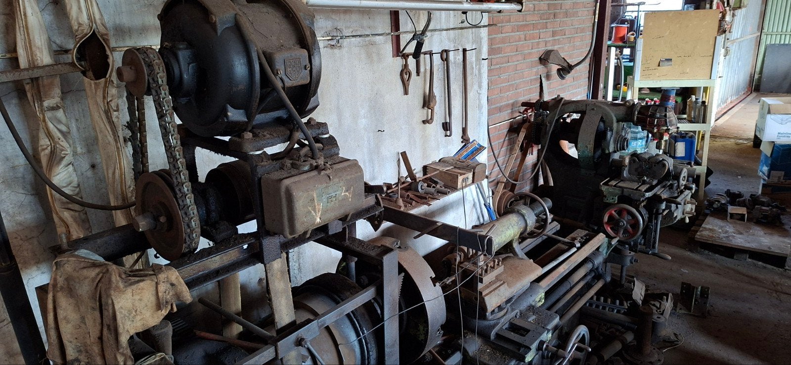 Oude draaibank voor metaal en hout. Groot, Ophalen