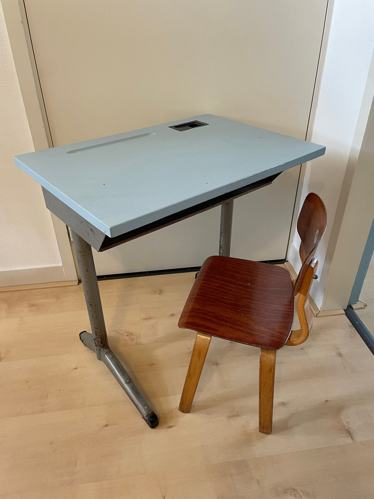 Vintage schoolbankje met stoel, Ophalen