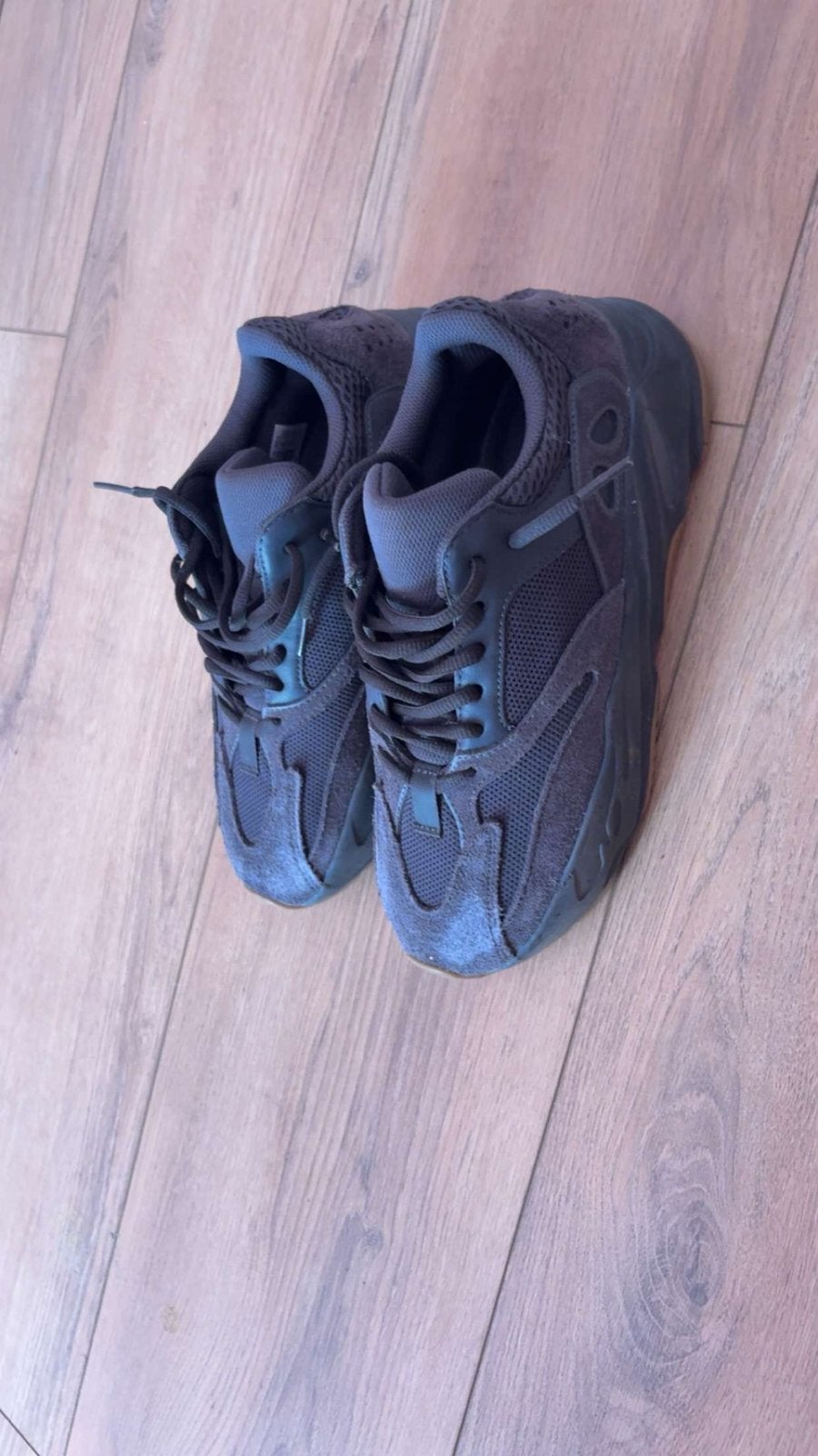 Yeezy Boost 700 V2 Vanta - Maat 42, Ophalen of Verzenden, Zo goed als nieuw, Zwart, Sneakers of Gympen