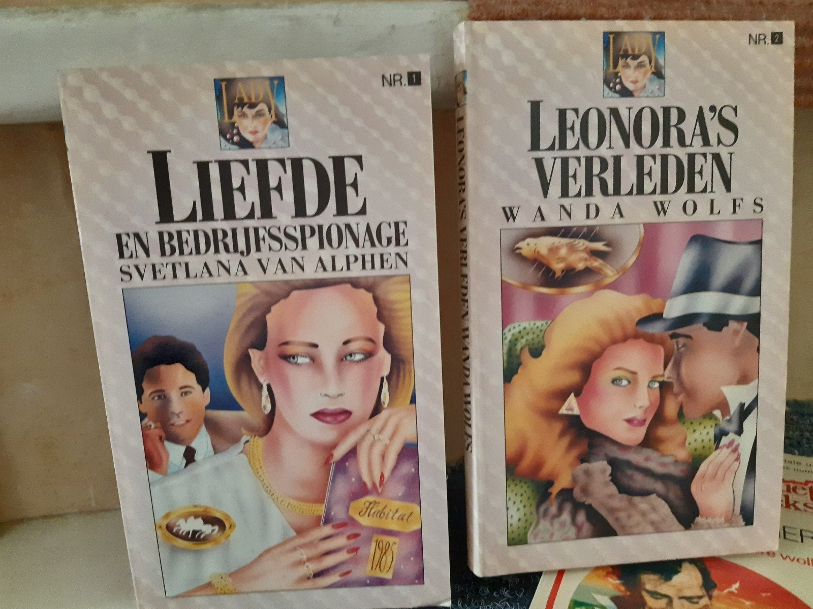 2 Pocket romans, Ophalen of Verzenden, Zo goed als nieuw, Svetlana van Alphen en Wanda Wolfs, Nederland