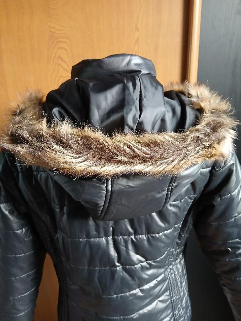 Zwarte glanzende jas met bontmuts maat M, Dressuur, Nieuw, Ophalen of Verzenden, Nvt