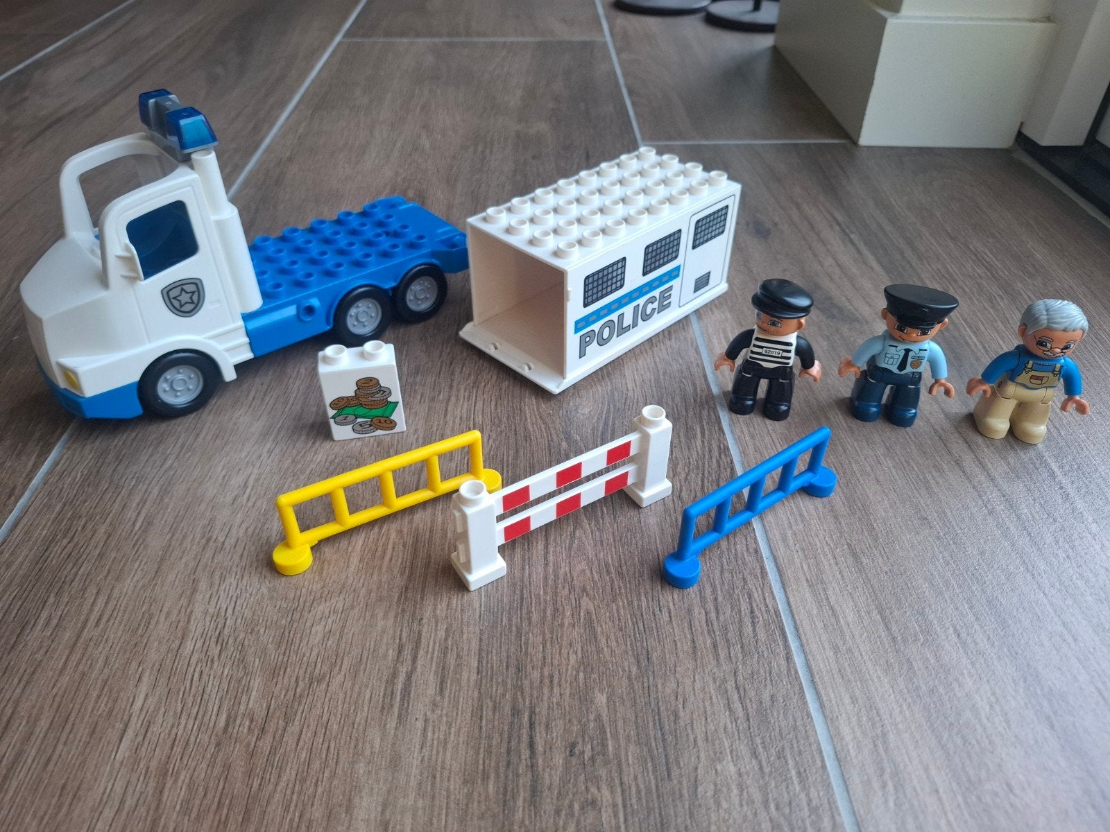 Lego Duplo 5680 Politie Transport met 3 figuren, Ophalen of Verzenden, Gebruikt, Duplo