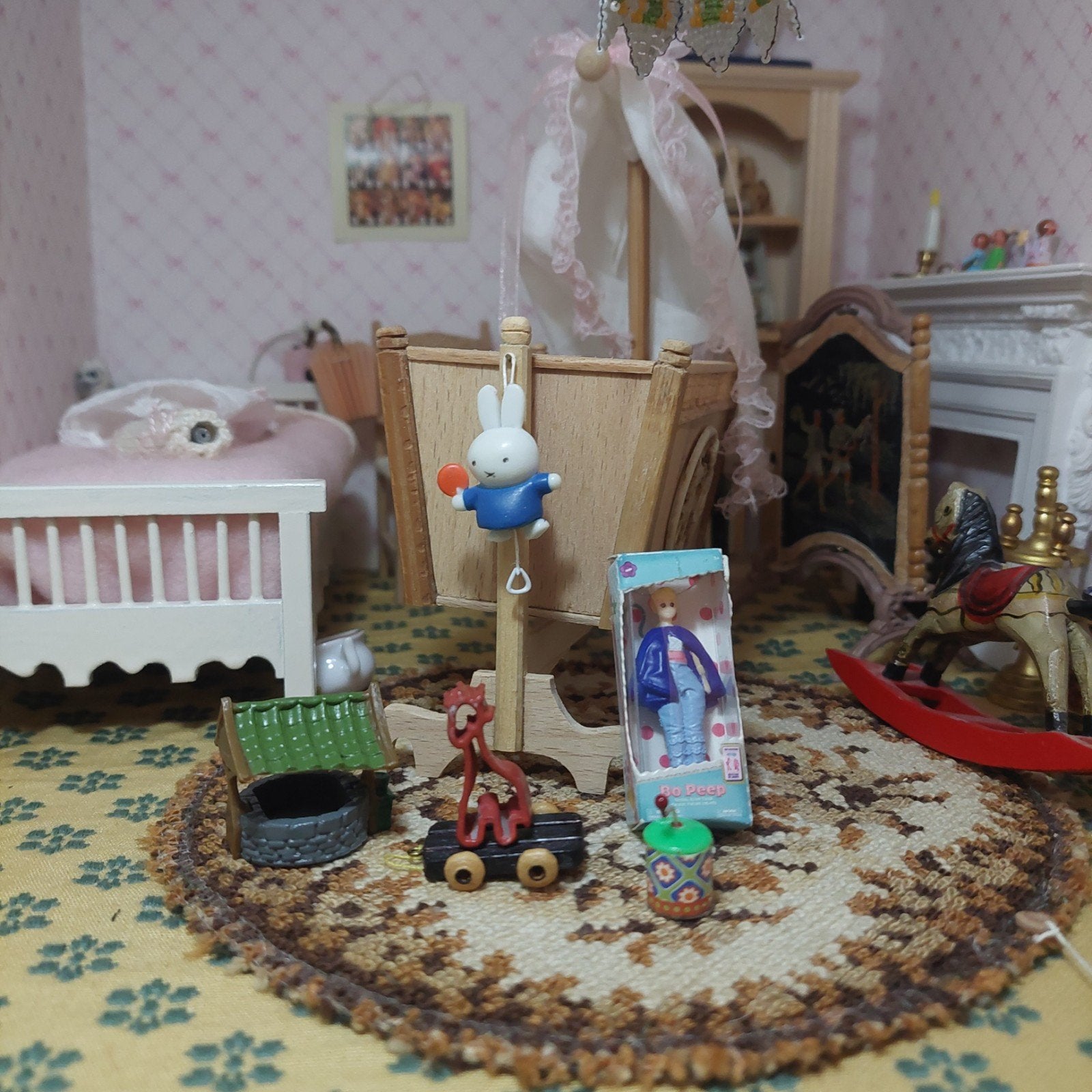 popje in doos voor poppenhuis, Ophalen of Verzenden, Nieuw, Poppenhuis