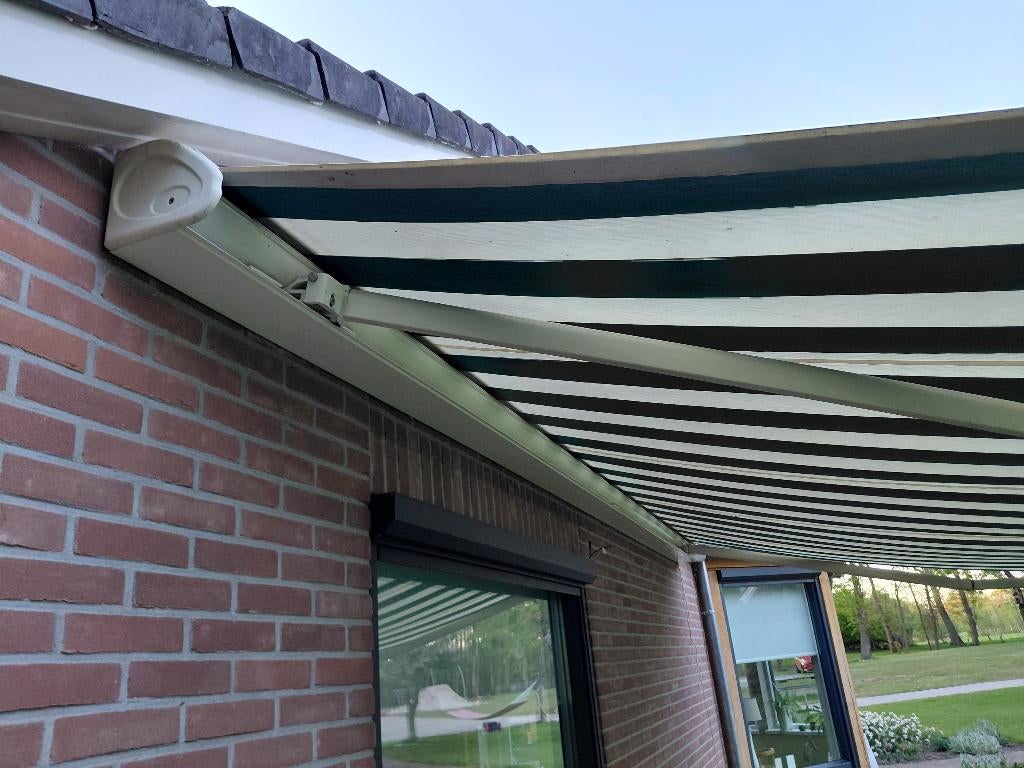 Terrasscherm knikarm, Ophalen, Gebruikt, Elektrisch, 150 tot 300 cm