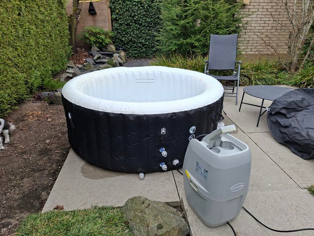 Opblaasbare jaccuzi 2-4 pers., Tuin en Terras, Bubbelbaden en Hottubs, Ophalen, Gebruikt, Filter, Opblaasbaar