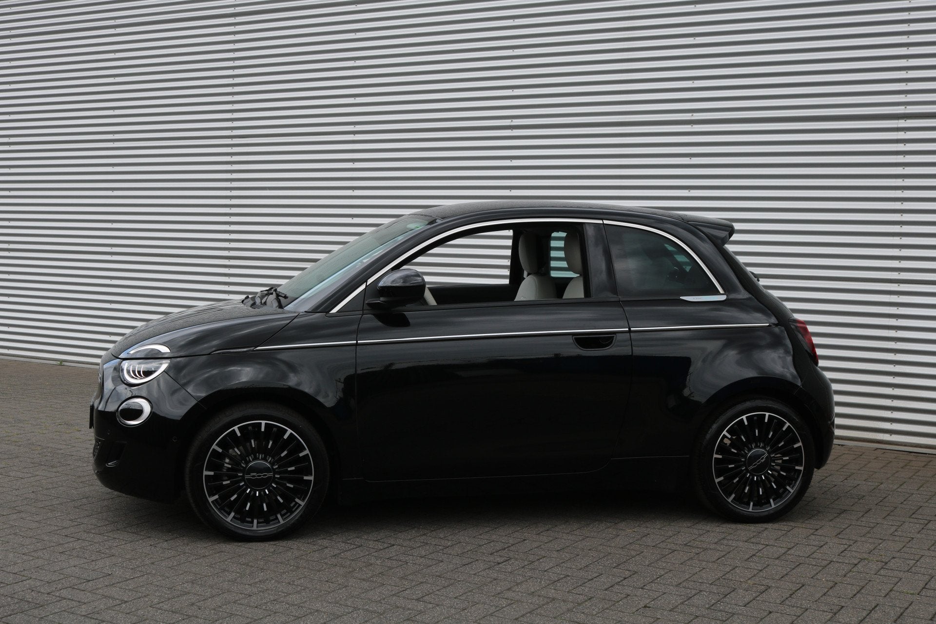 Fiat 500 3+1 La Prima By Bocelli 42 kWh (17.285Km! Leder Car, Auto's, 1300 kg, Gebruikt, Beige, 4 stoelen