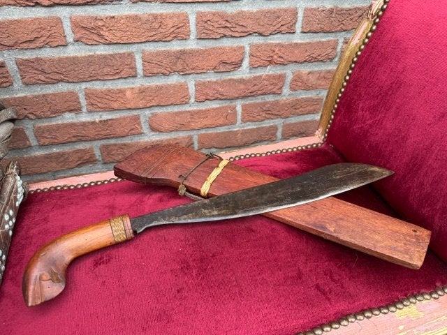 antieke golok, zwaard met vogelkop, uit voormalig Ned. Indië, Ophalen of Verzenden, Overige soorten, Azië, Zwaard of Sabel