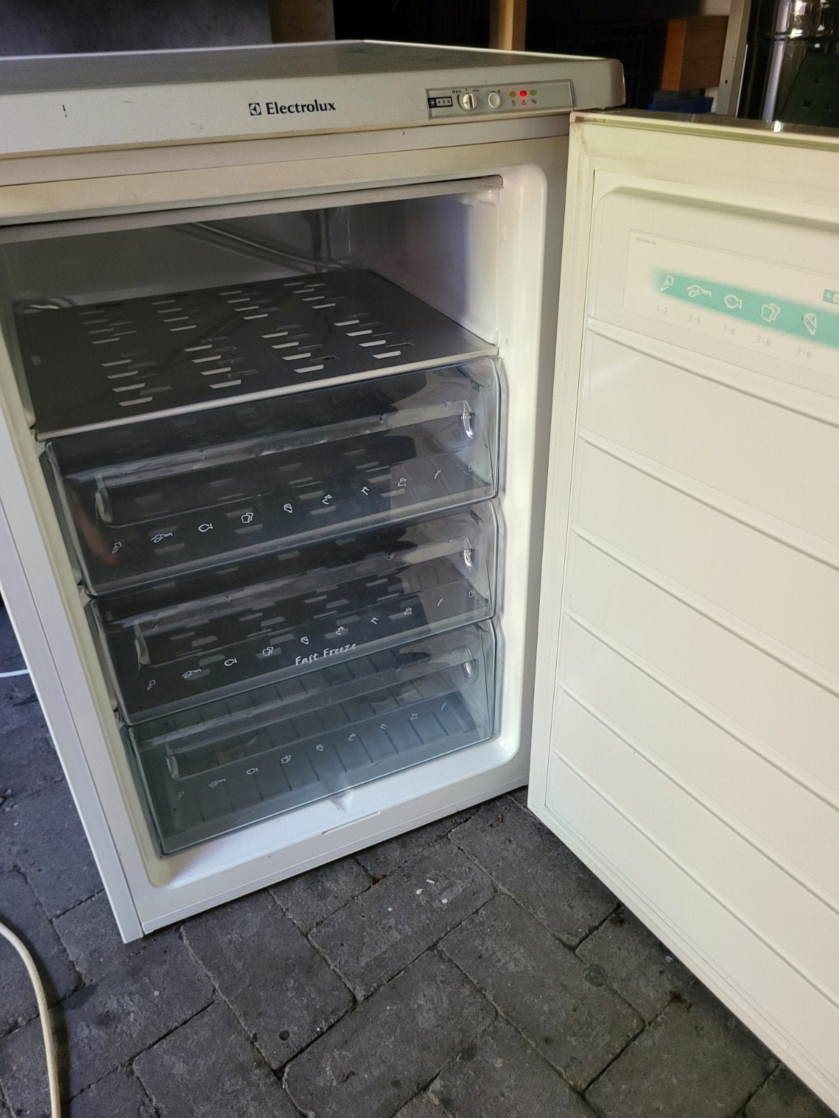 Tafelmodel vriezer, Witgoed en Apparatuur, Gebruikt, Minder dan 60 cm, Energieklasse A of zuiniger, Vrijstaand