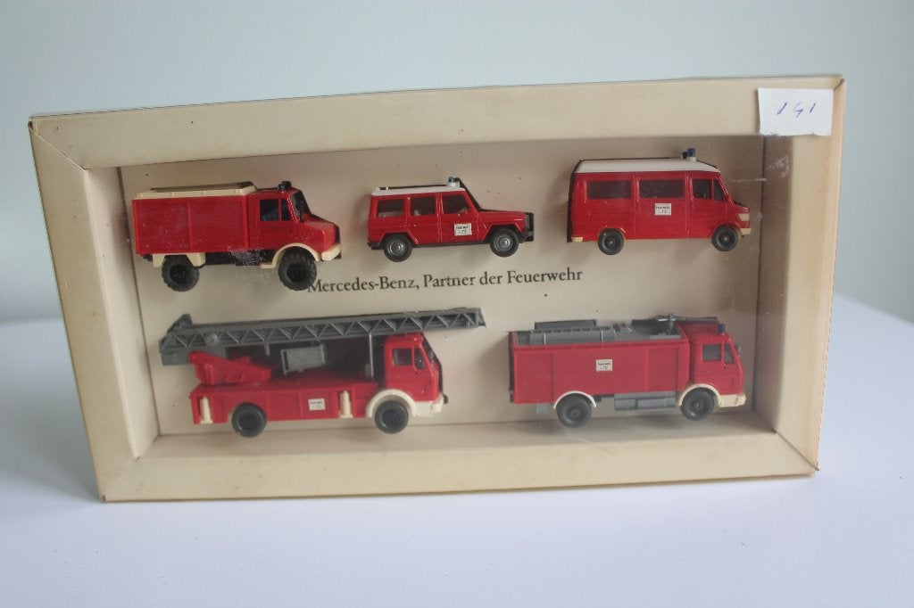 Wiking Mercedes Benz set 141  met 5 brandweermodellen, Ophalen of Verzenden, Gebruikt, Bus of Vrachtwagen, Wiking