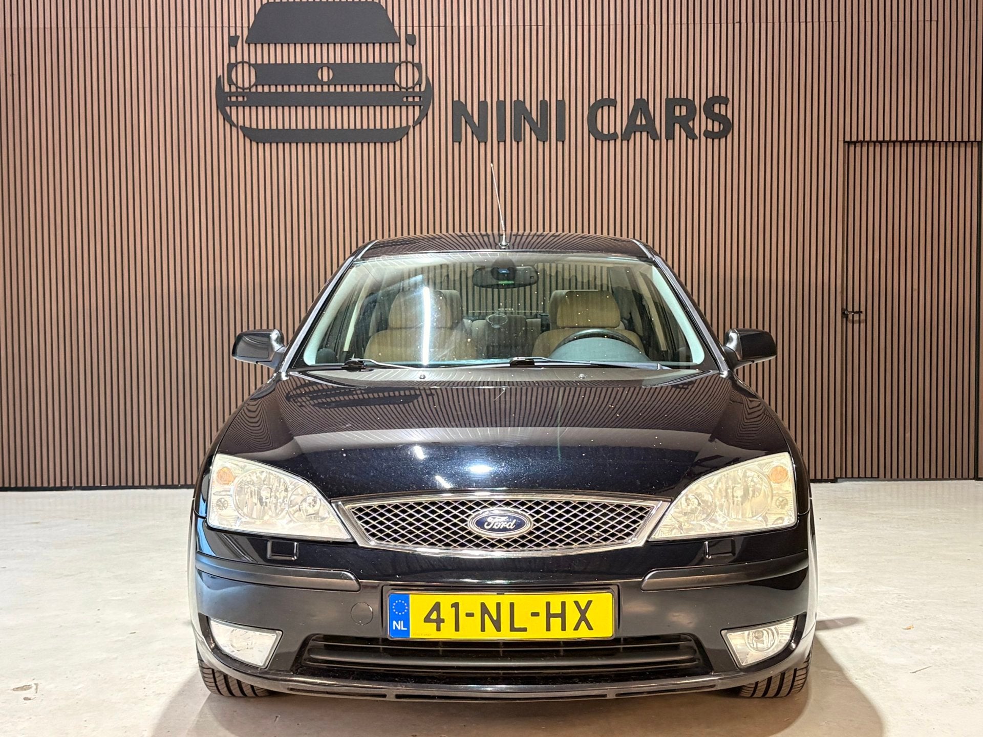 Ford Mondeo 1.8-16V Trend full option trekhaak, Auto's, Dealer onderhouden, Gebruikt, 4 cilinders, Zwart