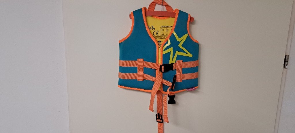 te koop child wheels kinder reddingsvest, Watersport en Boten, Watersportkleding, Kind, Nieuw, Ophalen of Verzenden, Childs weels